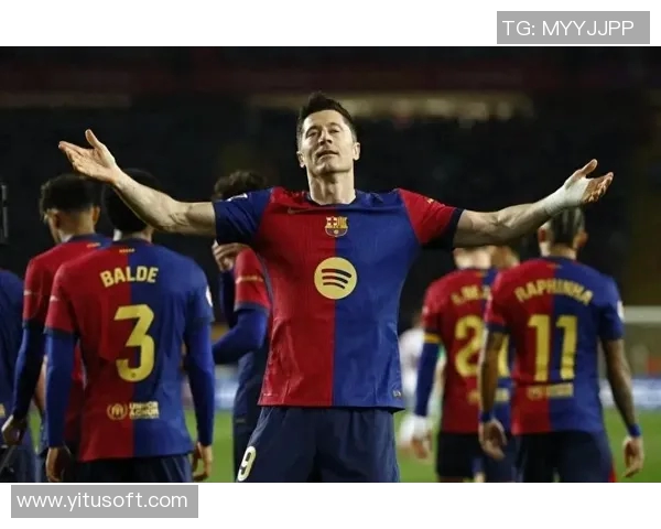 莱万状态火热欧冠赛场独占鳌头10场12球领跑射手榜