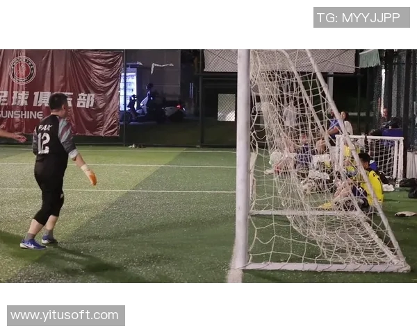 如何轻松找到以往足球比赛的直播回放和精彩瞬间