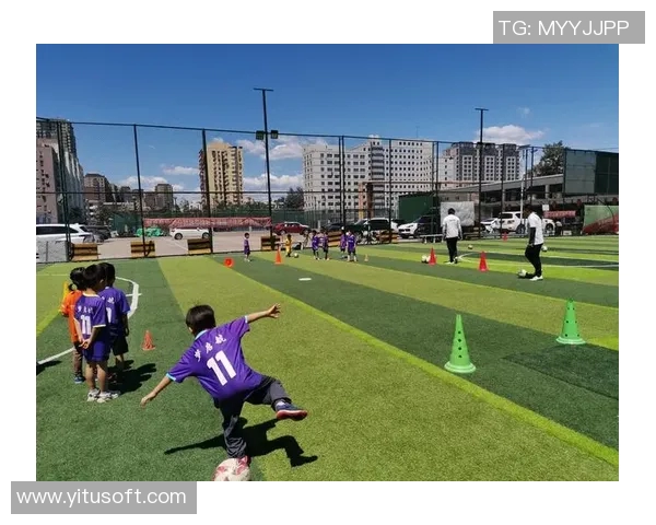 瓜亚基尔与水晶竞技的激烈对决揭示了南美足球的魅力与竞争力 瓜亚基尔与水晶竞技的激烈对决揭示了南美足球的魅力与竞争力