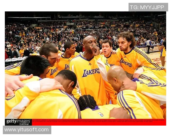 洛杉矶湖人队与迈阿密热火的激烈对决引发球迷热议与期待 洛杉矶湖人队与迈阿密热火的激烈对决引发球迷热议与期待