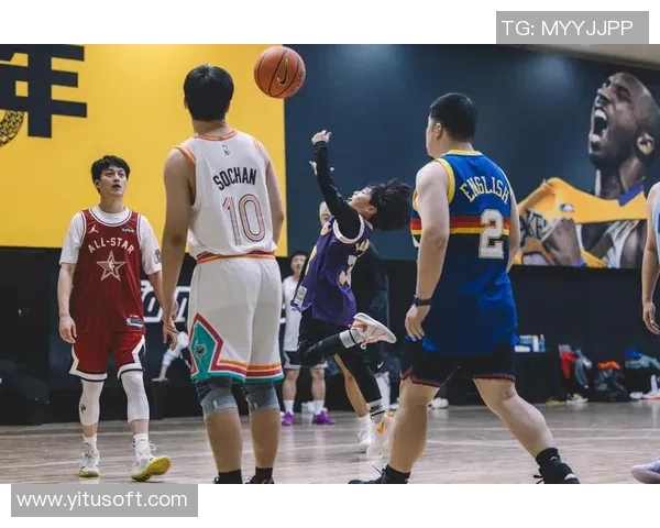 湖人火箭对决精彩纷呈球迷热情高涨共同见证篮球盛宴