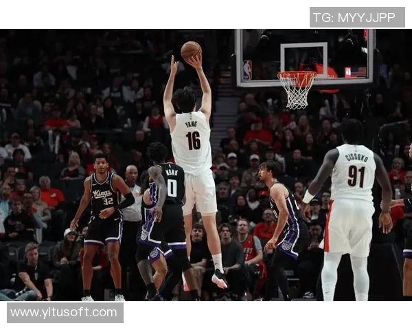 勇士与开拓者激战四月二十六日争夺季后赛关键胜利的精彩对决 勇士与开拓者激战四月二十六日争夺季后赛关键胜利的精彩对决